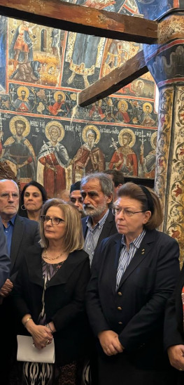 Μενδώνη