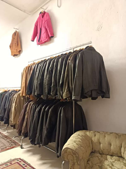 Second hand μαγαζί με ρούχα vintage