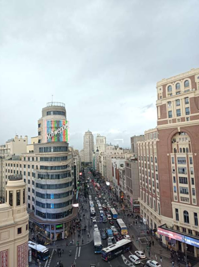 Ένας από τους κεντρικότερους δρόμους της Μαδρίτης σε μία πολυσύχναστη ώρα