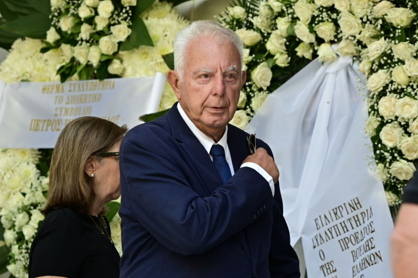 κηδεία Μάνου