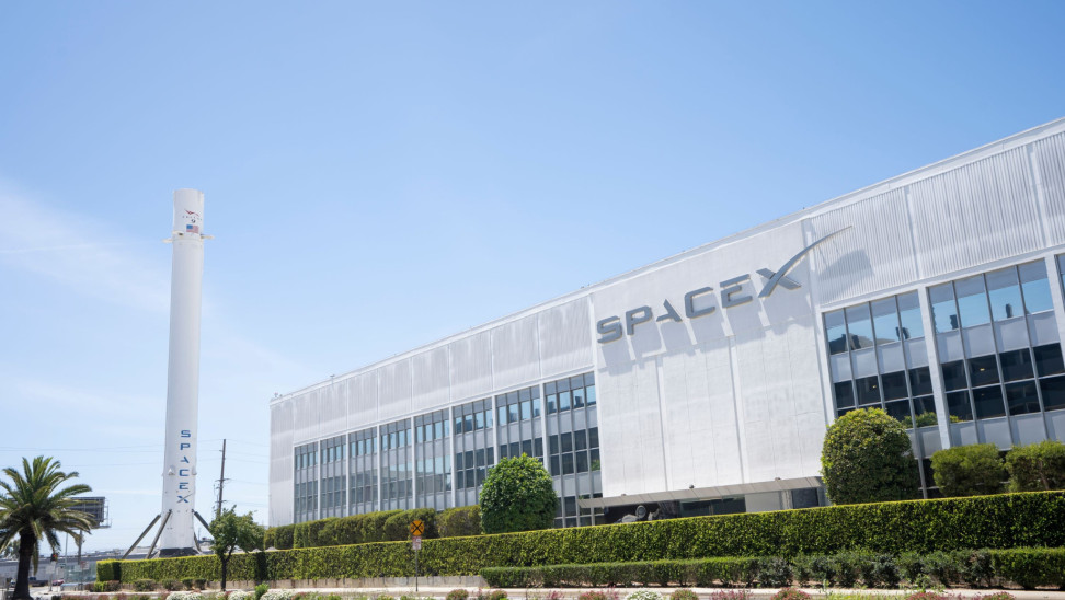 Εκτόξευση άνω του 35% για τη μετοχή της SpaceX δείχνουν οι «σκιώδεις αγορές»