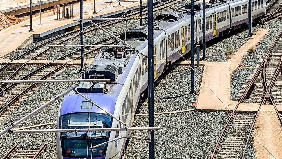 Πάτρα: Σύγκρουση του Προαστιακού με αυτοκίνητο