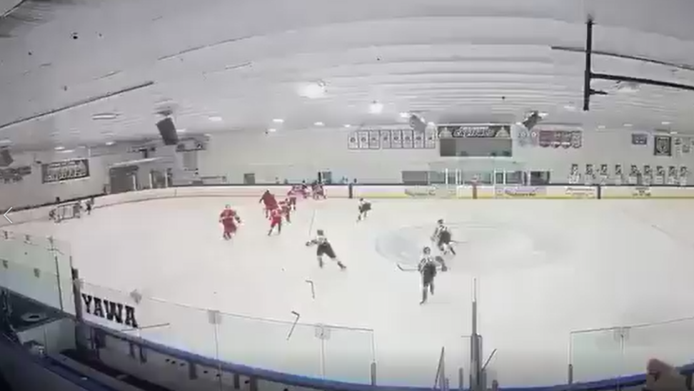 Χάος σε αγώνα χόκεϊ στο Ρόουντ Άιλαντ - Άνδρας πυροβολεί «εν ψυχρώ» τη σύζυγο και τα παιδιά του - Δείτε βίντεο