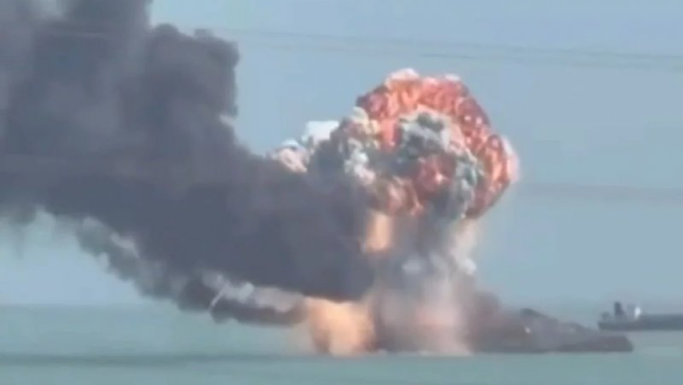 Ιρανικό πλοίο τυλίχθηκε στις φλόγες μετά από ισραηλινές επιθέσεις - Βίντεο