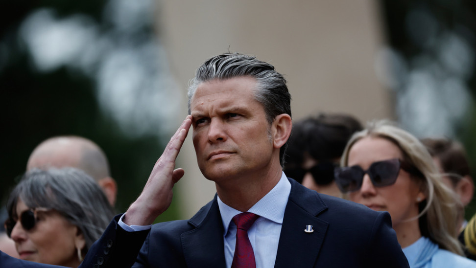 Χέγκσεθ από Νορμανδία: Η Ευρώπη δέχεται «εισβολή» μέσω της μετανάστευσης - Η αναφορά του στην Ελλάδα