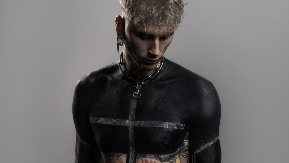 Machine Gun Kelly: Η τρομακτική παρενέργεια από το τατουάζ που καλύπτει το σώμα του