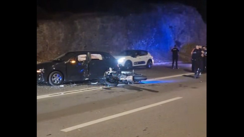 Πώς έγινε το τροχαίο στην Αθηνών-Σουνίου: Η επικίνδυνη αναστροφή του ΙΧ και η σύγκρουση με τη μηχανή της ΔΙΑΣ