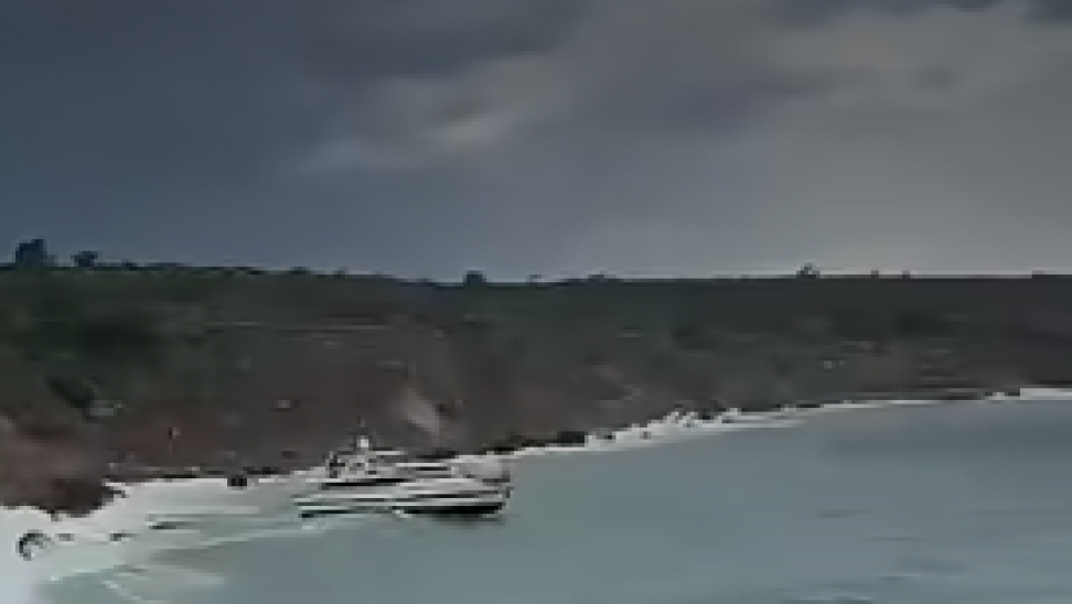 Συναγερμός στην Κύπρο: Βυθίστηκαν δύο σκάφη λόγω θαλασσοταραχής - Δείτε βίντεο