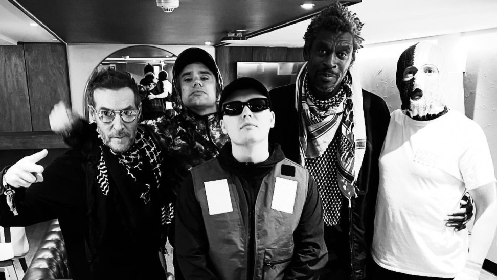 Massive Attack: Απαγόρευση εισόδου στη Σιγκαπούρη μετά το «Free Palestine» (video)