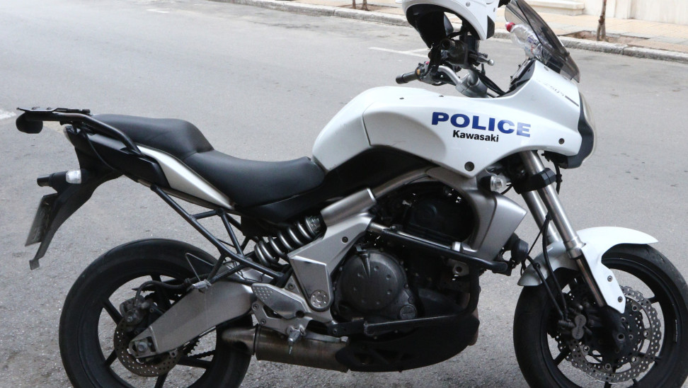 Επίθεση με μαχαίρι στην Ελευσίνα: Παραδόθηκε ο 22χρονος κατηγορούμενος