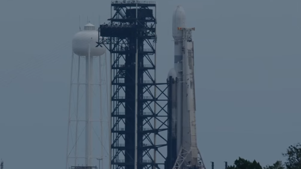 SpaceX: Εκτόξευσε πλήρωμα της NASA με μια - προς απόσυρση - κάψουλα Dragon