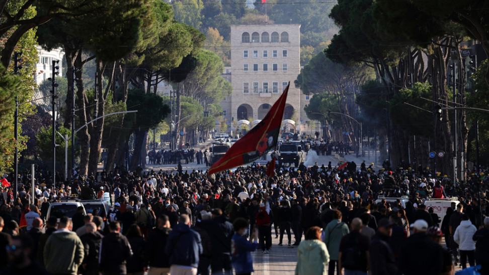 Αλβανία: 6η ημέρα διαδηλώσεων με επεισόδια στα Τίρανα – «Δεν αμφισβητείται η κυβέρνηση», λέει ο Ράμα (PIC+VID)
