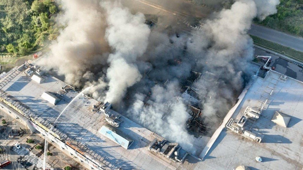 Ουκρανία: 16 νεκροί, τουλάχιστον 130 τραυματίες από το διπλό, φονικό ρωσικό πλήγμα της Ρωσίας σε εμπορικό κέντρο