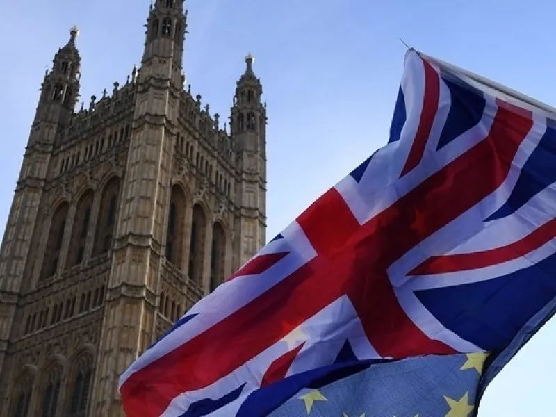 Προς μονομερή ακύρωση του Πρωτοκόλλου του Brexit για τη Β. Ιρλανδία η βρετανική κυβέρνηση