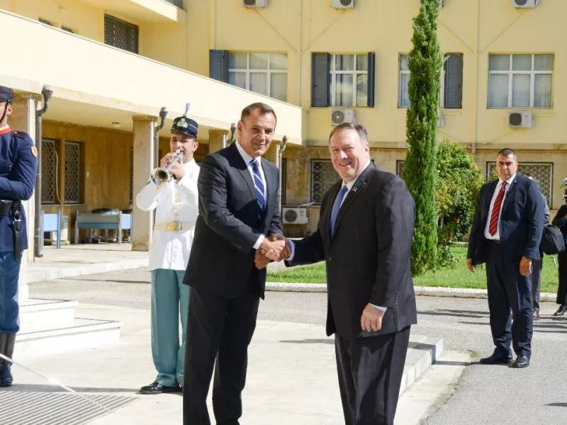 Για περαιτέρω ανάπτυξη της συνεργασίας σε Άμυνα και Ασφάλεια συζήτησαν Πομπέο και Παναγιωτόπουλος