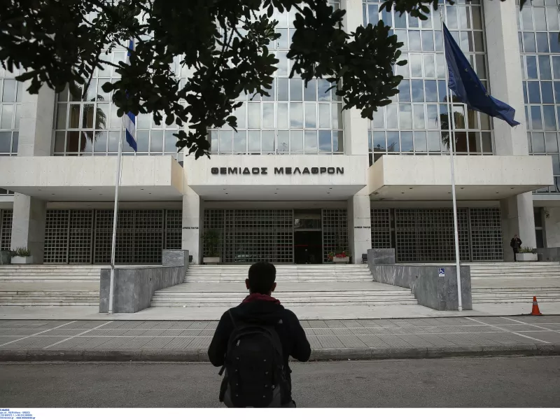 Εμφανίστηκε τηλεφωνικά ο «Σαράφης» - Ναι σε εξέταση μόνο με ηλεκτρονικά μέσα