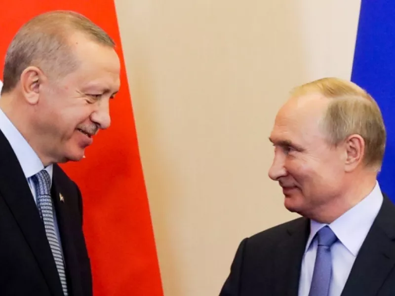 Παπαφλωράτος σε ΣΚΑΪ: Ο Ερντογάν ζητά ανταλλάγματα από τον Πούτιν για να καθυστερήσει το ΝΑΤΟ 