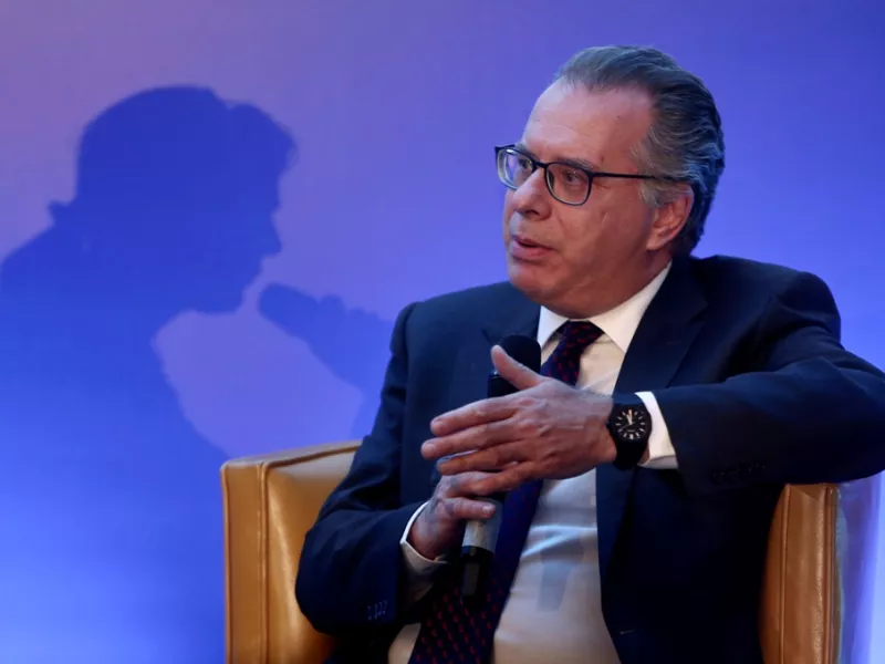 Συνάντηση Κουμουτσάκου με τον Γάλλο Πρέσβη για το μεταναστευτικό