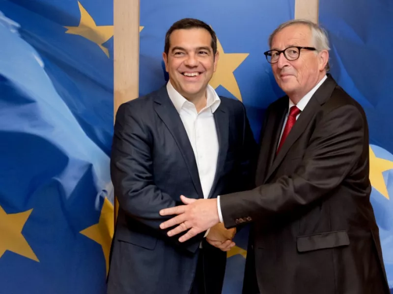 Τσίπρας σε Γιούνκερ: Να αρχίσουν οι ενταξιακές διαπραγματεύσεις με την Β. Μακεδονία