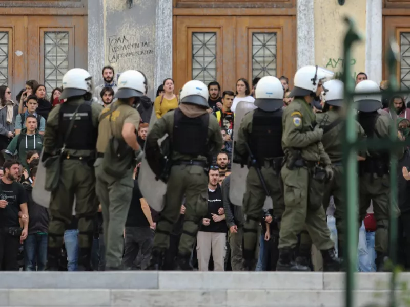 Οι εξοργιστικές μας αντιφάσεις