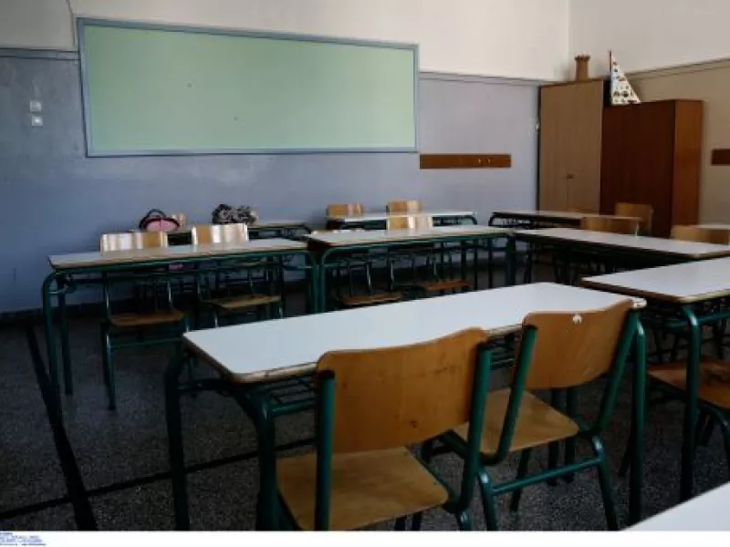 Σχολικές εξετάσεις με χρήση μάσκας εισηγείται η Επιτροπή