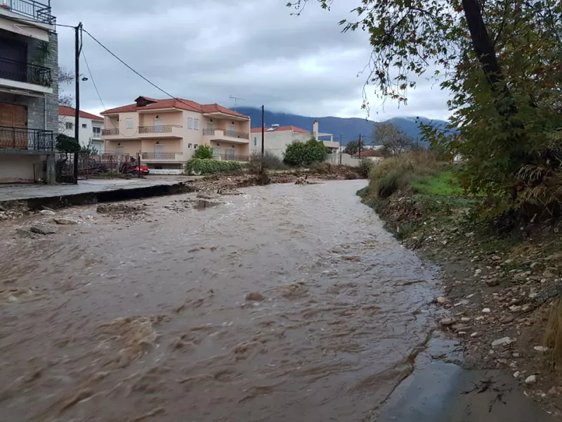Σε κατάσταση έκτακτης ανάγκης περιοχές σε Καβάλα - Θάσο (φωτό - videos) 