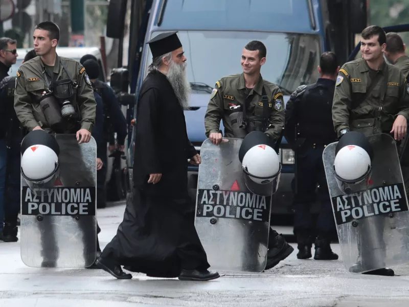 Εξάρχεια: Ολοκληρώθηκε η επιχείρηση εκκένωσης κτηρίου - Ήταν Κέντρο Πολιτισμού του ΥΠΠΟΑ!
