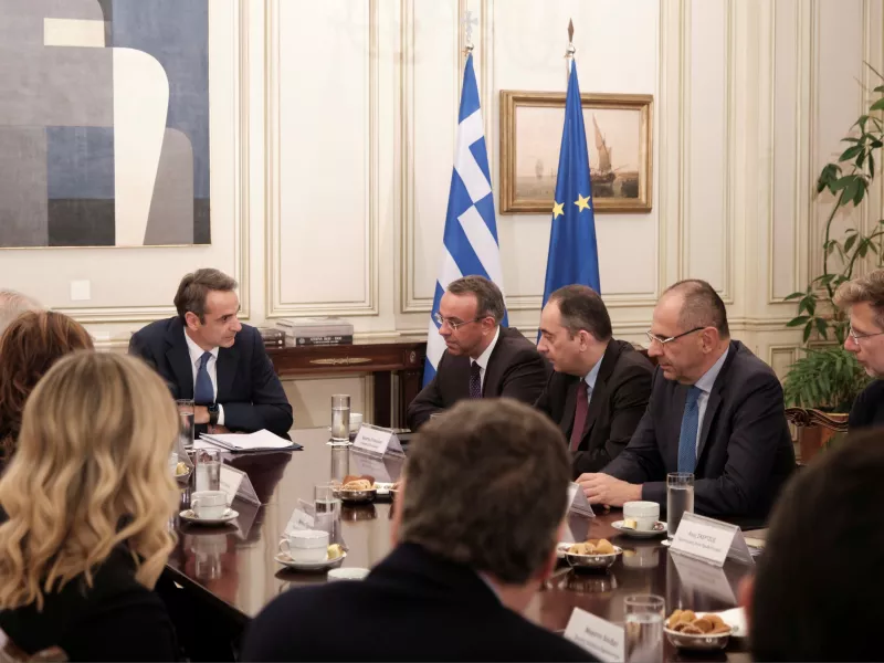 Yπεγράφη παρουσία Μητσοτάκη η σύμβαση για τα φουσκωτά ταχείας επέμβασης του λιμενικού (video)