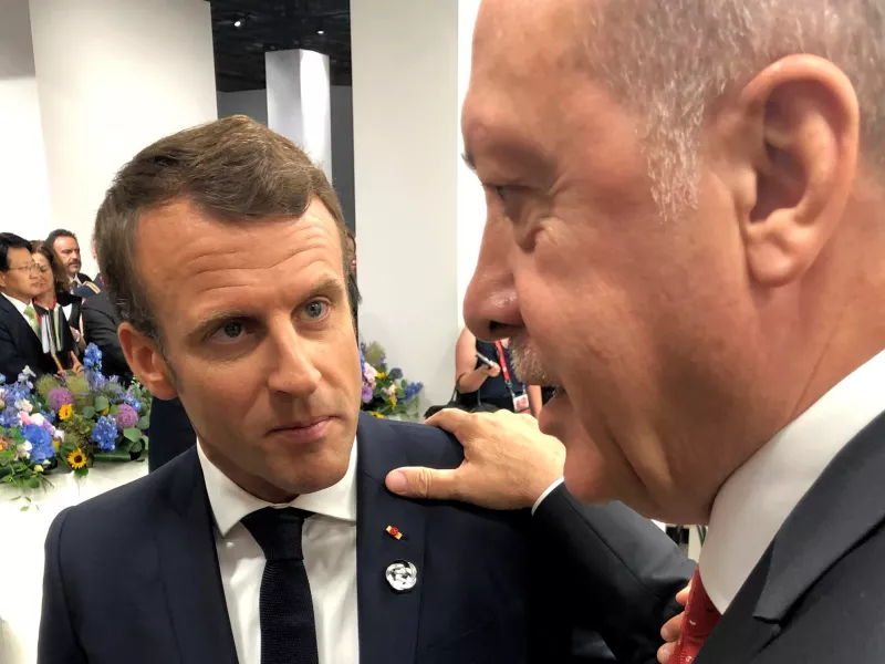 Ο Μακρόν υψώνει «ανάστημα» στον Ερντογάν-Η Γαλλία τα βάζει με τον ισλαμισμό