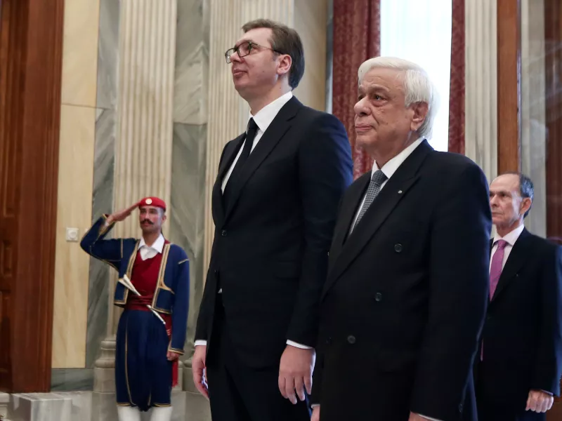 Παυλόπουλος: Ποιον εκπροσωπεί ο Σαράζ; Βούτσιτς: Αναγνωρίζουμε ακεραιότητα της Ελλάδας