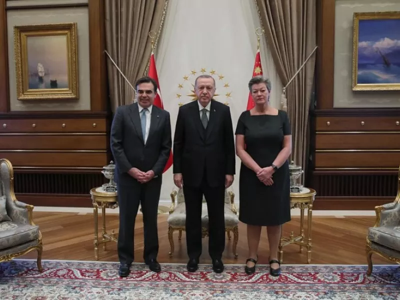 Κομισιόν: Προσηλωμένη η ΕΕ στην εφαρμογή όλων των πτυχών της συμφωνίας με την Τουρκία