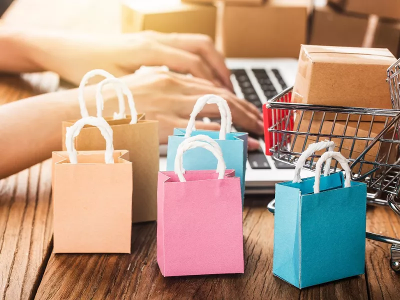ΕΛΣΤΑΤ: Οι Έλληνες στρέφονται στις διαδικτυακές αγορές - Αύξηση 125% στη δεκαετία