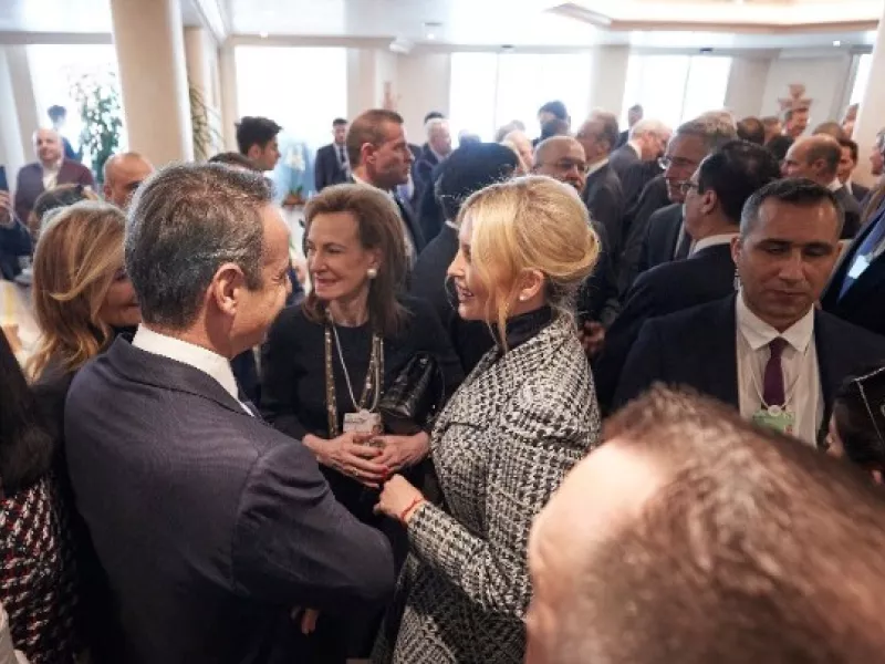 Μητσοτάκης: Συνάντηση με την κόρη του Τραμπ, Ιβάνκα, στο Νταβός (Vid)