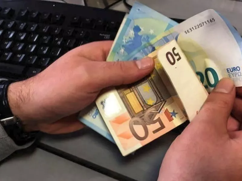 Στις 21 Απριλίου η πληρωμή της μισθοδοσίας των δημοσίων υπαλλήλων