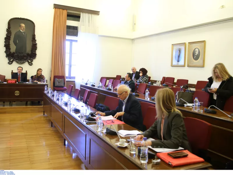 Tην αλήθεια ή την κουκούλα;