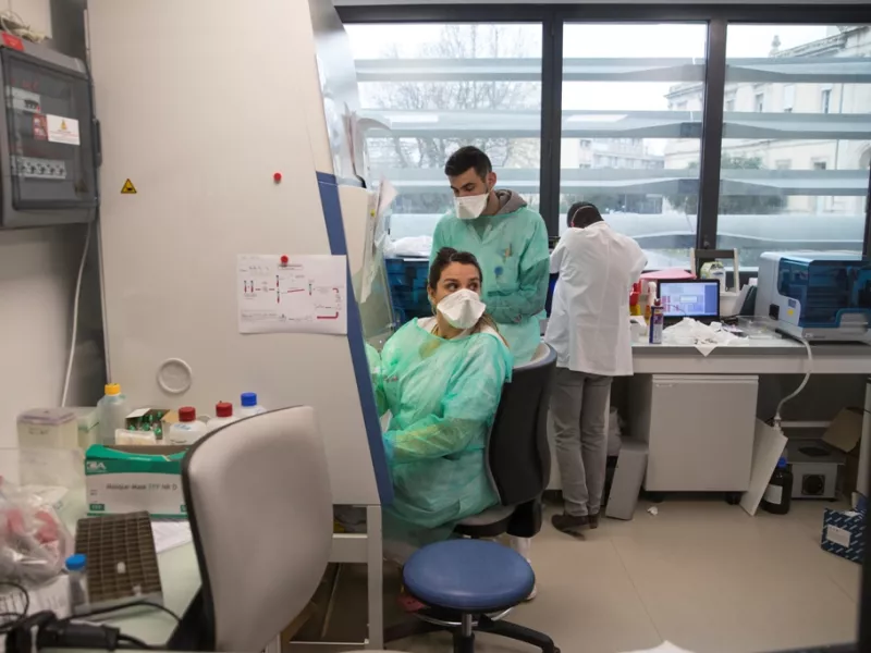 Κορωνοϊός: Δύο ακόμη νεκροί στη Γαλλία - Ματαιώνει τις επισκέψεις του ο Μακρόν