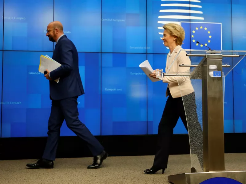 Φον ντερ Λάιεν – Μισέλ: H ΕΕ καταδικάζει την εργαλειοποίηση μεταναστών από τρίτες χώρες