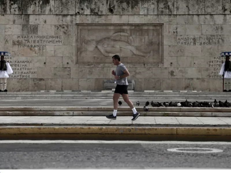 Times για κορωνοϊό: Οι Ελληνες δείχνουν τη νηφάλια πλευρά της απείθαρχης φύσης τους