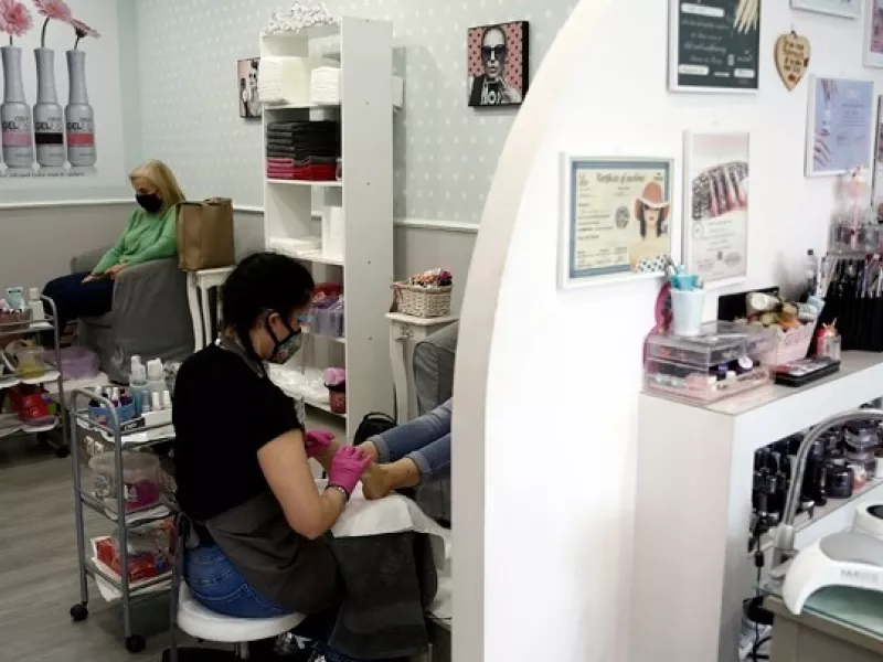 Κορωνοϊός - Πώς εξελίσσεται η πρώτη μέρα επιστροφής στη «νέα κανονικότητα»	