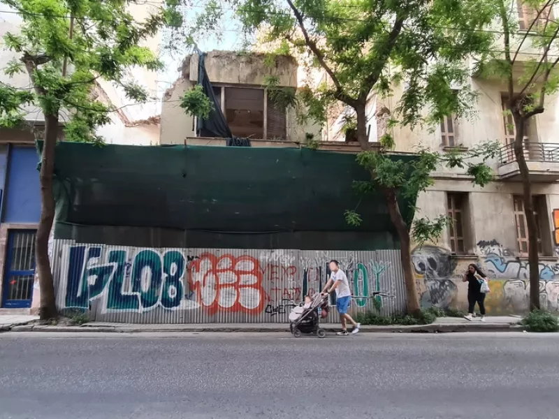 Γκρεμίστε τα κουφάρια της Αθήνας