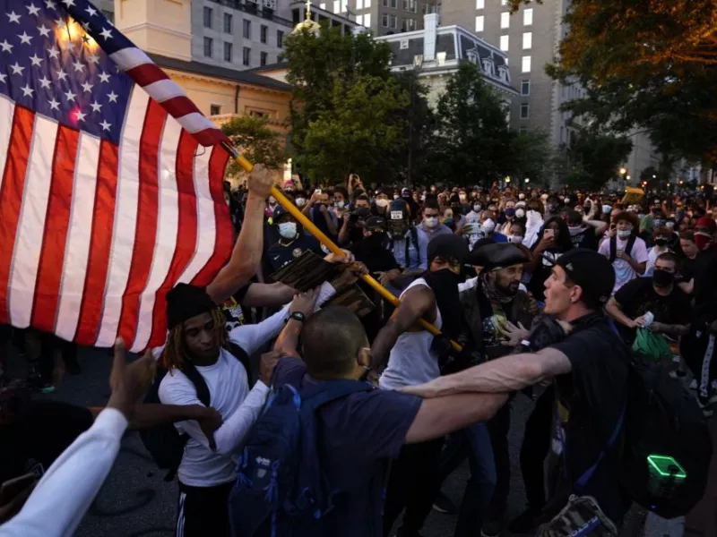 ΗΠΑ: Tο 64% των Αμερικανών συμφωνούν με τις διαδηλώσεις - Δεν εγκρίνουν αντίδραση Τραμπ