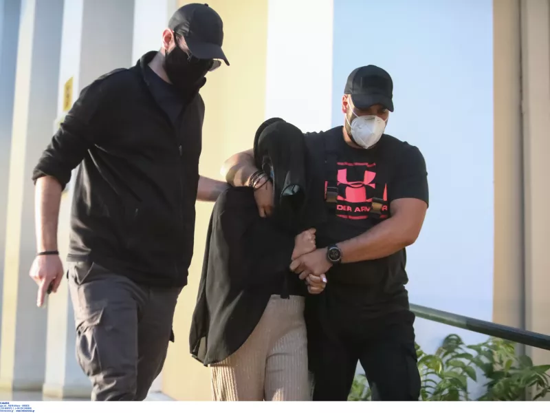 Επίθεση με βιτριόλι: «Φίδι ή θάνατος»- Σε χαρτομάντες και μέντιουμ η κατηγορούμενη (vid)