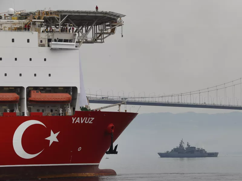 Αποχωρεί το γεωτρύπανο Γιαβούζ και κινείται προς Τουρκία