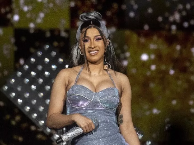 Η Cardi B θέλει να συνεργαστεί με τη Rihanna στο «τέλειο» τραγούδι