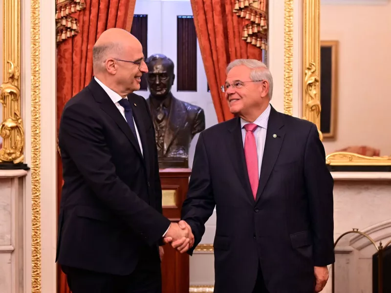 Επικοινωνία Δένδια με τον γερουσιαστή Μενέντεζ για την τουρκική παραβατικότητα