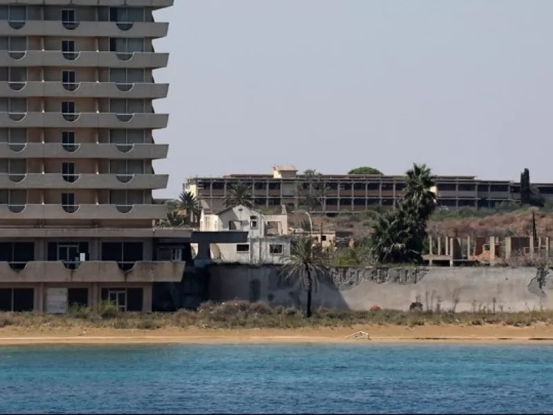 Αμμόχωστος: Ελληνοκύπριος πήγε να κρεμάσει ελληνική σημαία σε μνημείο του Κεμάλ και συνελήφθη