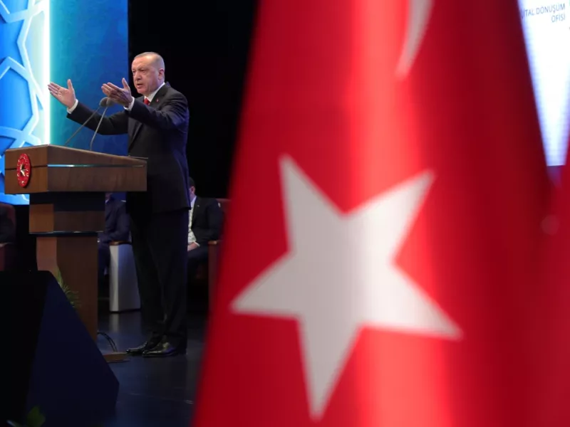 Πρώην αξιωματούχος του ΝΑΤΟ: Ο Ερντογάν κρατά όμηρο τη Συμμαχία- Θέλει να δείξει ότι είναι «αρχηγός της αγέλης»