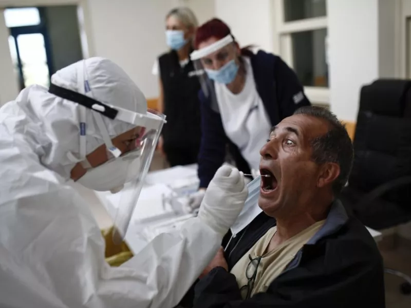 Κορωνοϊός- Ελλάδα: 2405 νέα κρούσματα-49 θάνατοι- 521 διασωληνωμένοι (πίνακες)