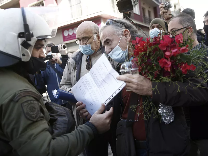 Προσαγωγές στην πλατεία Εξαρχείων στη συγκέντρωση για την επέτειο Γρηγορόπουλου
