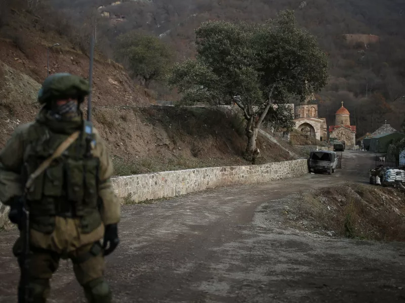 Μισθοφόροι και όπλα της Ρωσίας στην Ουκρανία-Να φύγει το ΝΑΤΟ ζητά η Μόσχα